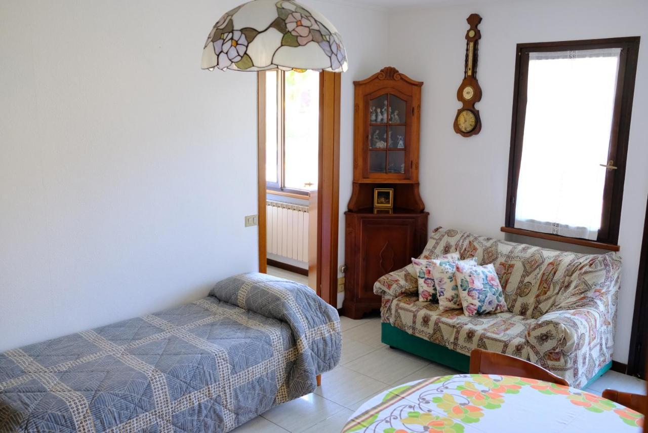 Hotel Il Canneto Porto Ceresio Bagian luar foto