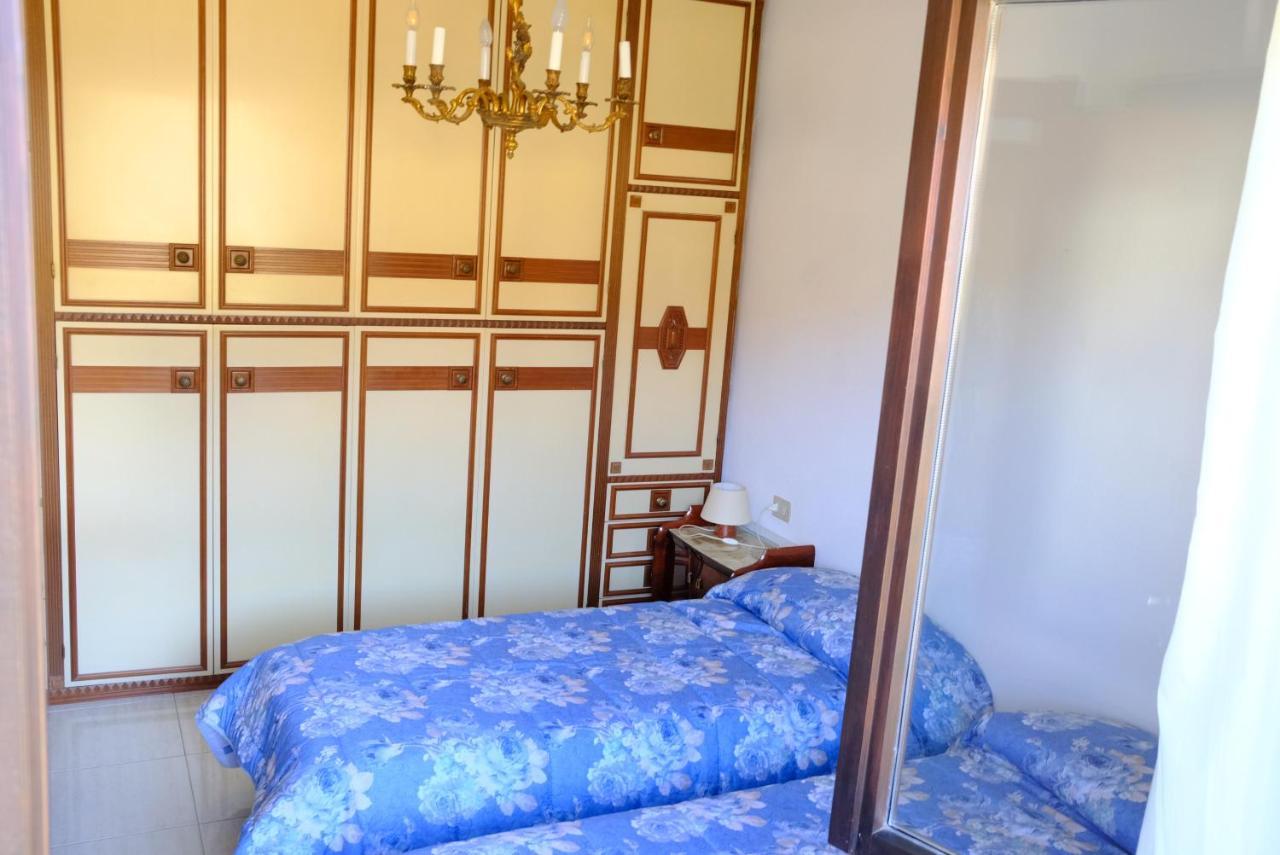 Hotel Il Canneto Porto Ceresio Bagian luar foto