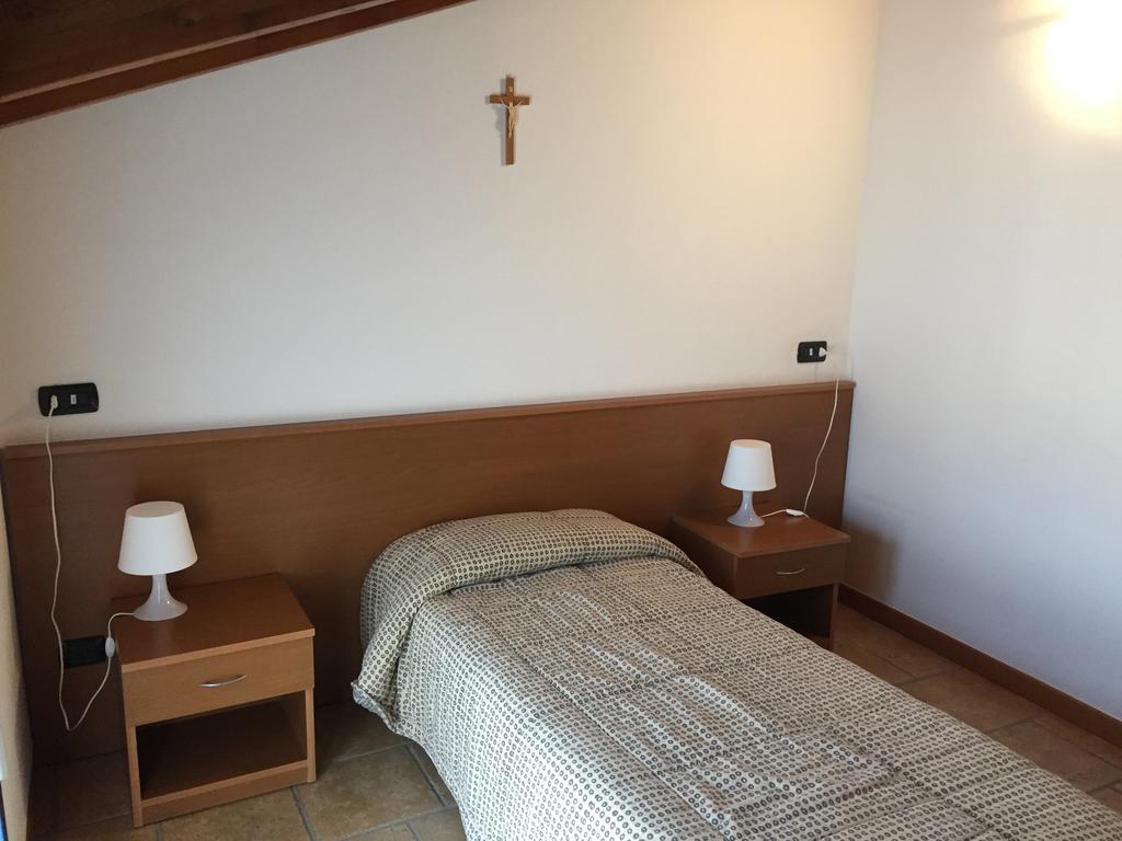Hotel Il Canneto Porto Ceresio Bagian luar foto