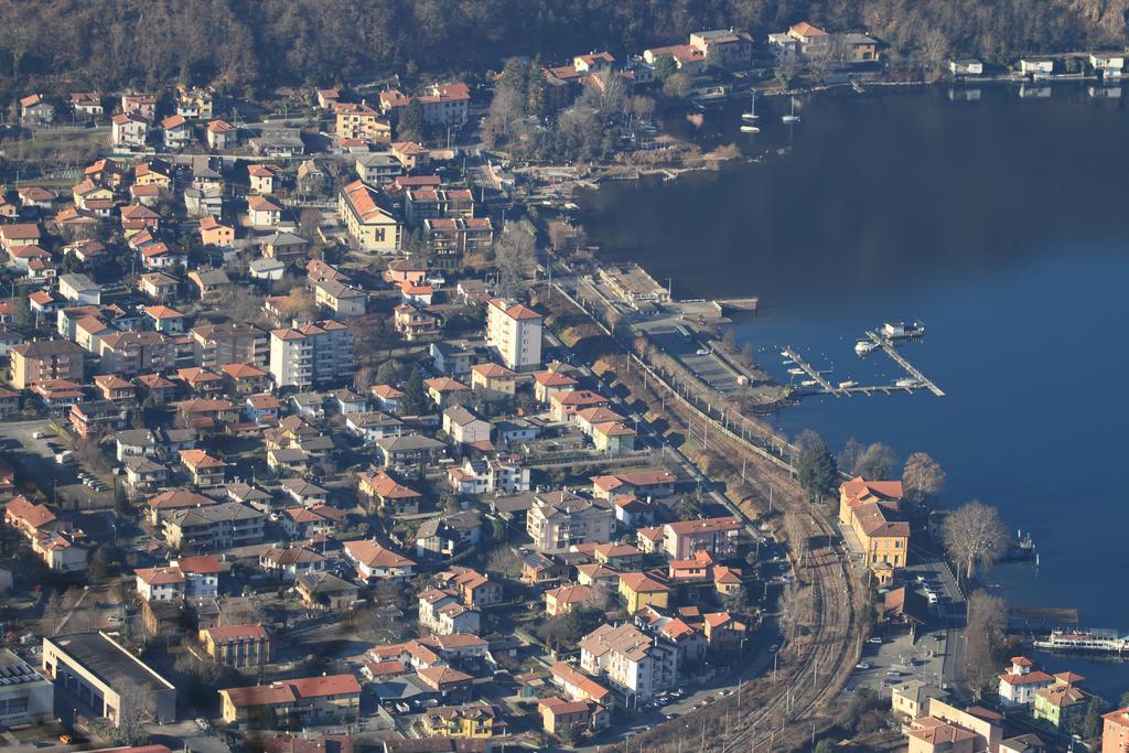Hotel Il Canneto Porto Ceresio Bagian luar foto
