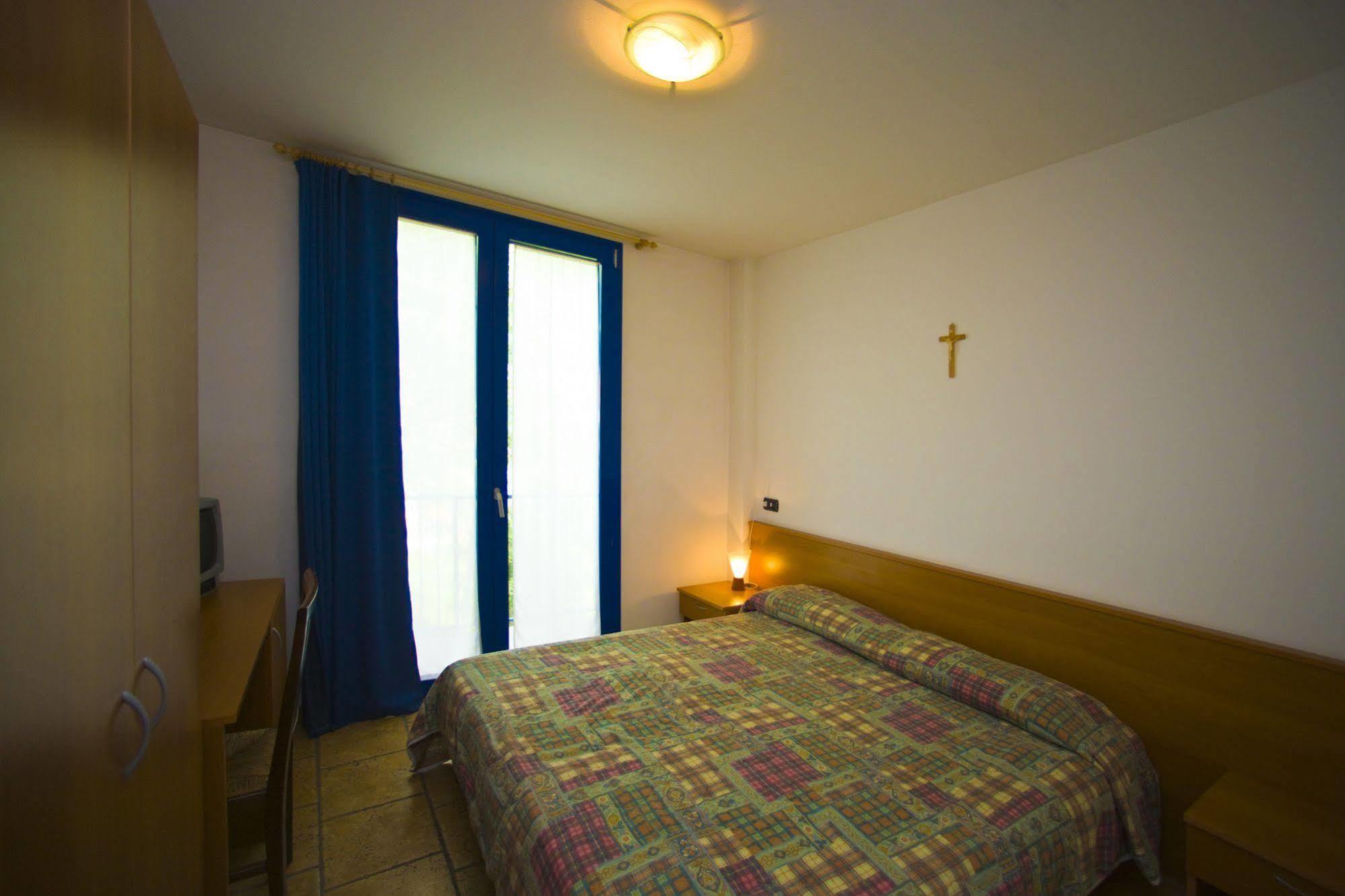 Hotel Il Canneto Porto Ceresio Bagian luar foto