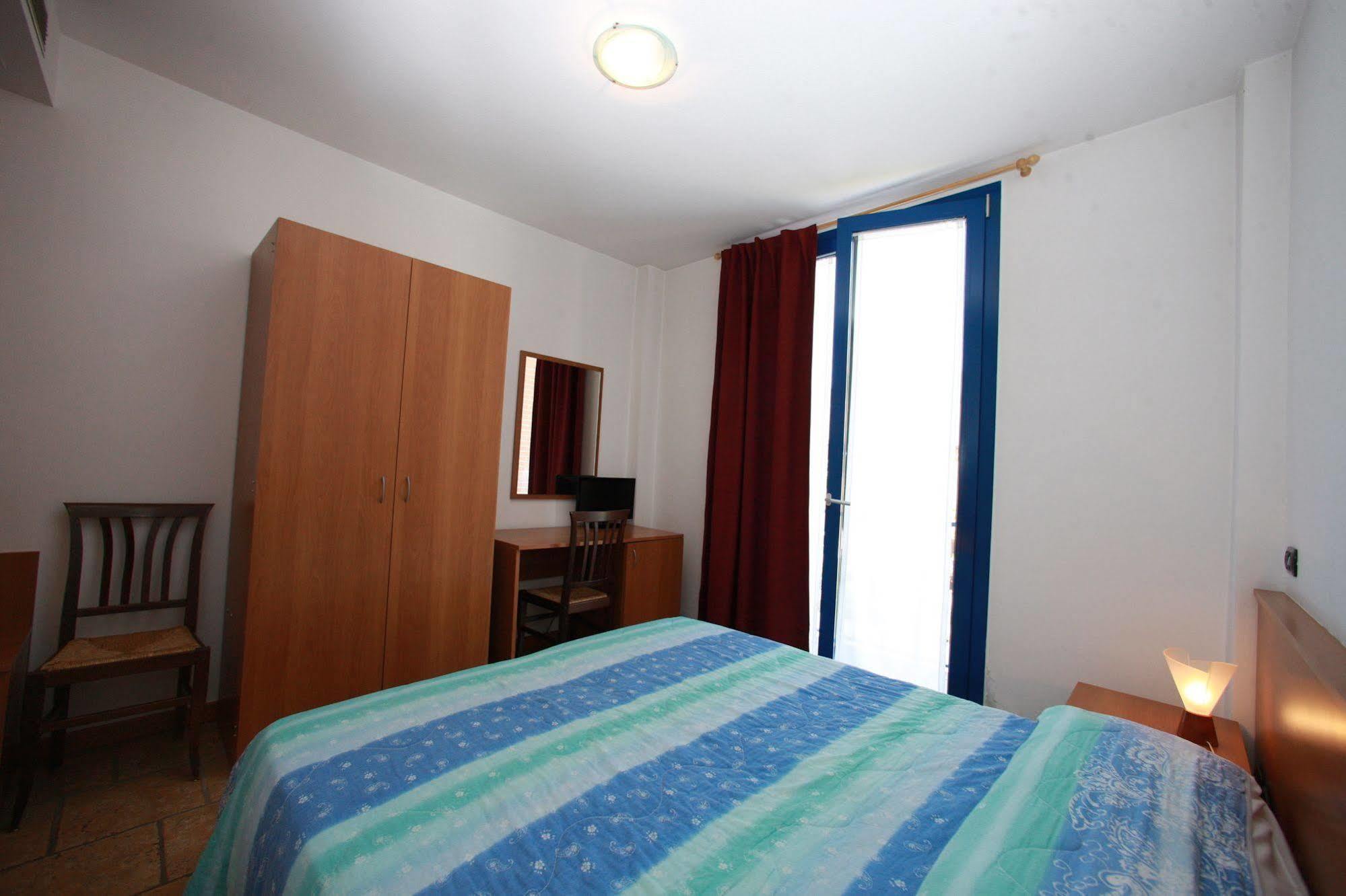 Hotel Il Canneto Porto Ceresio Bagian luar foto