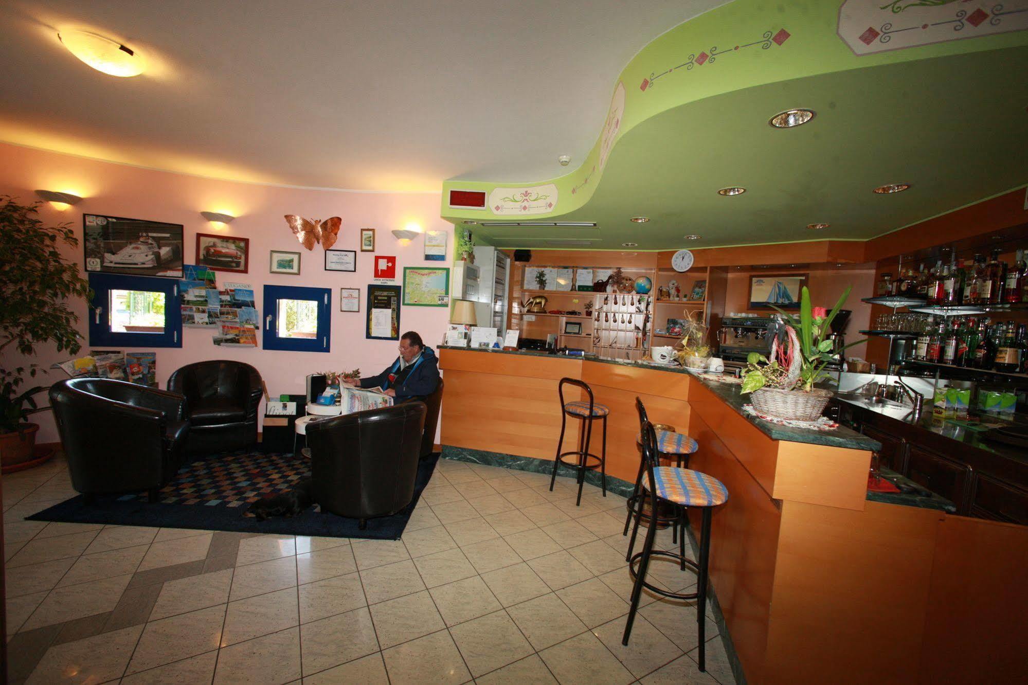 Hotel Il Canneto Porto Ceresio Bagian luar foto