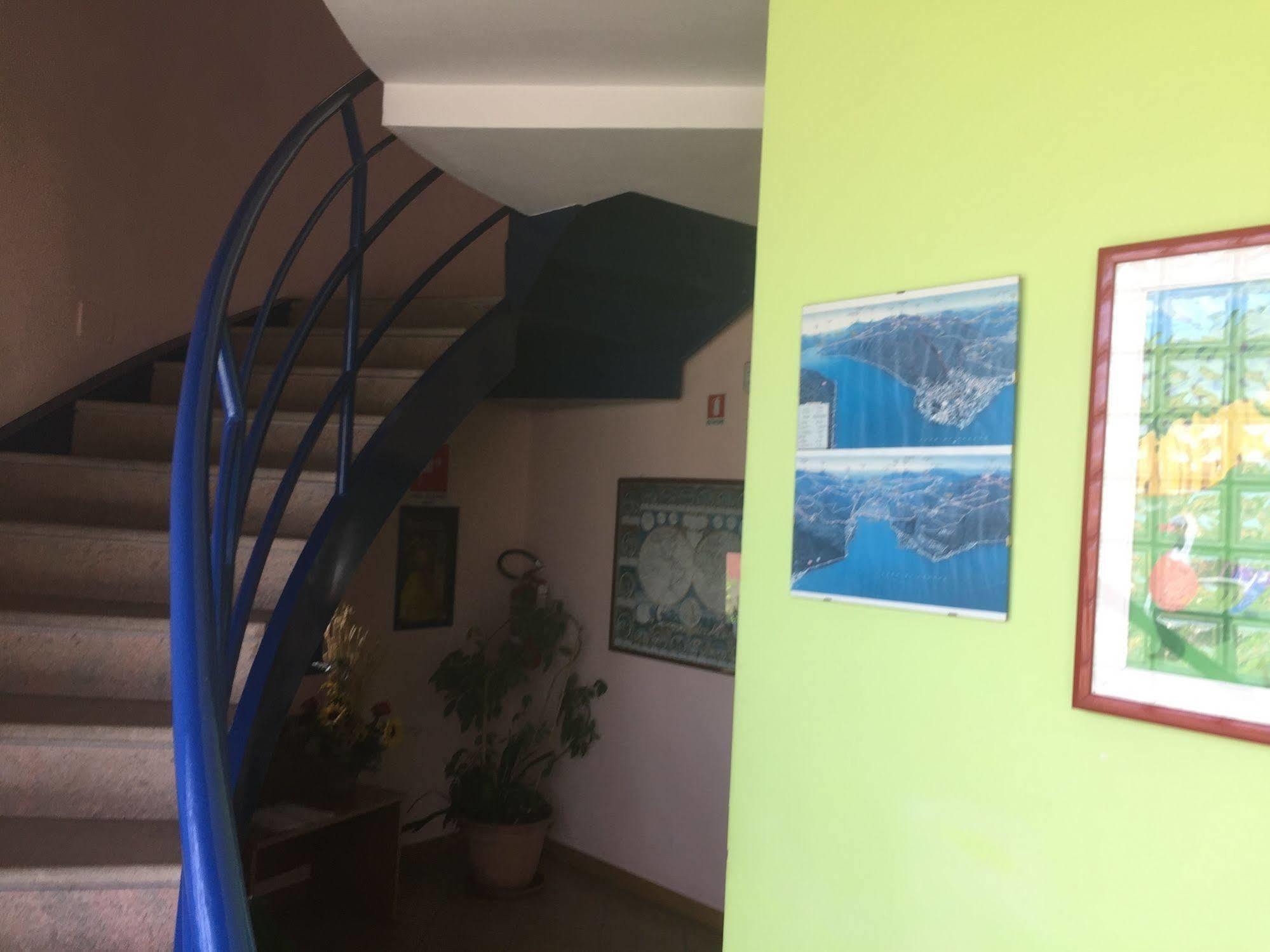 Hotel Il Canneto Porto Ceresio Bagian luar foto