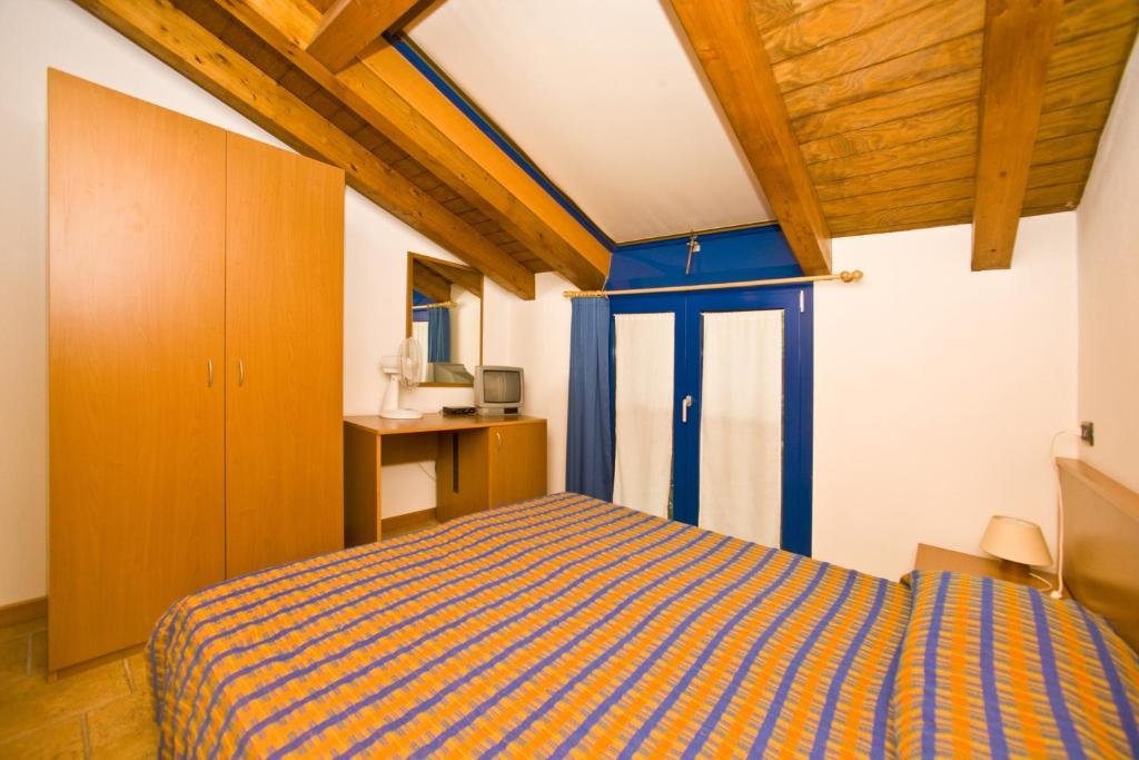 Hotel Il Canneto Porto Ceresio Ruang foto